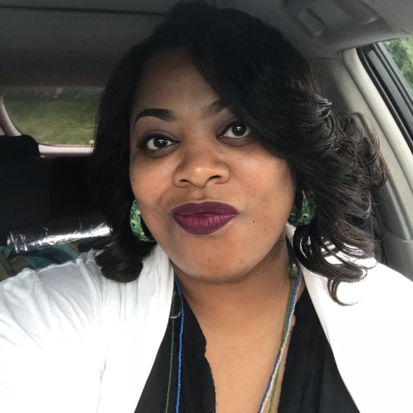Meet your Posher, Dereeka - Picture 1 of 1